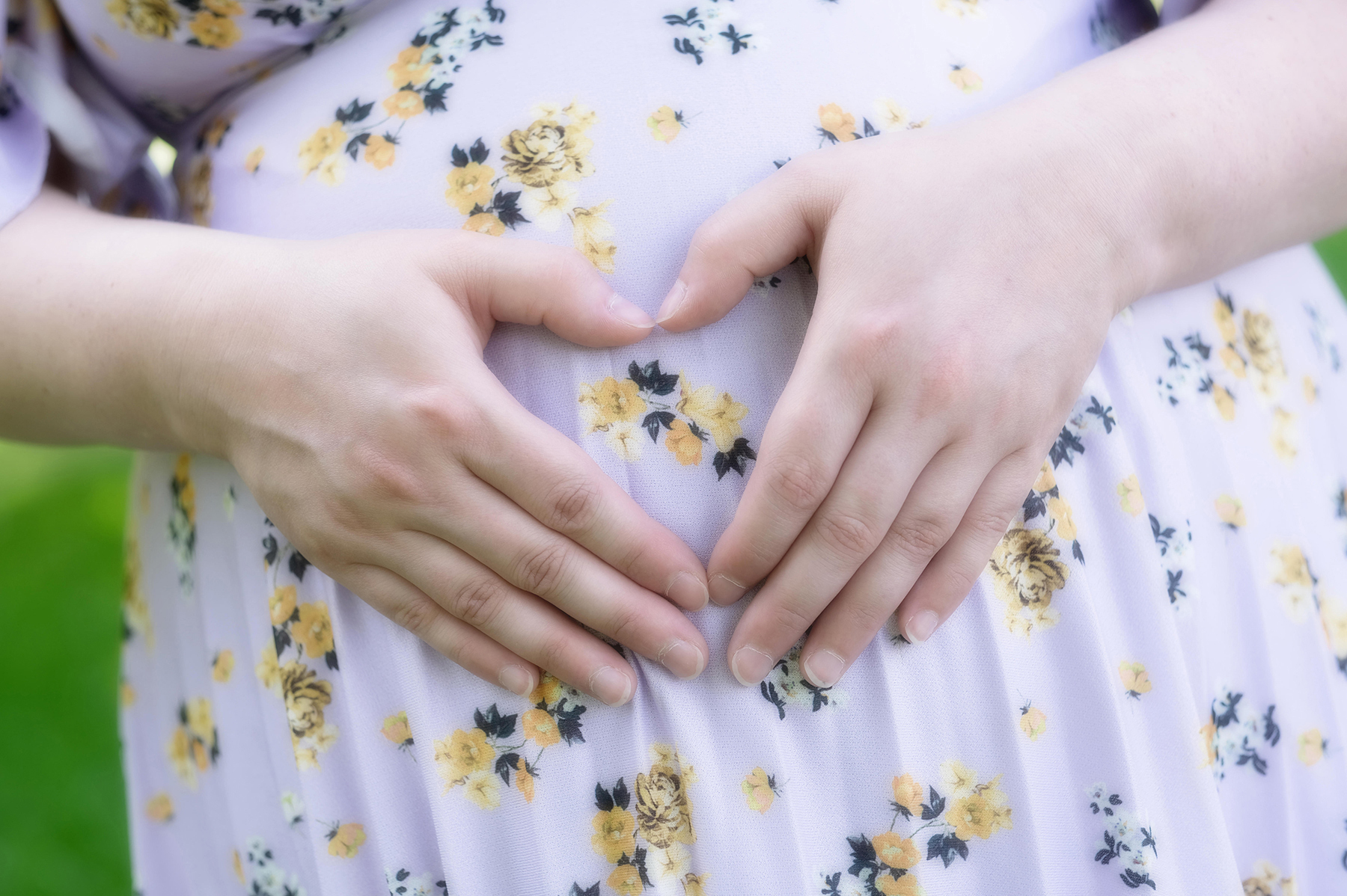 Prenatal photos wth expectant parents