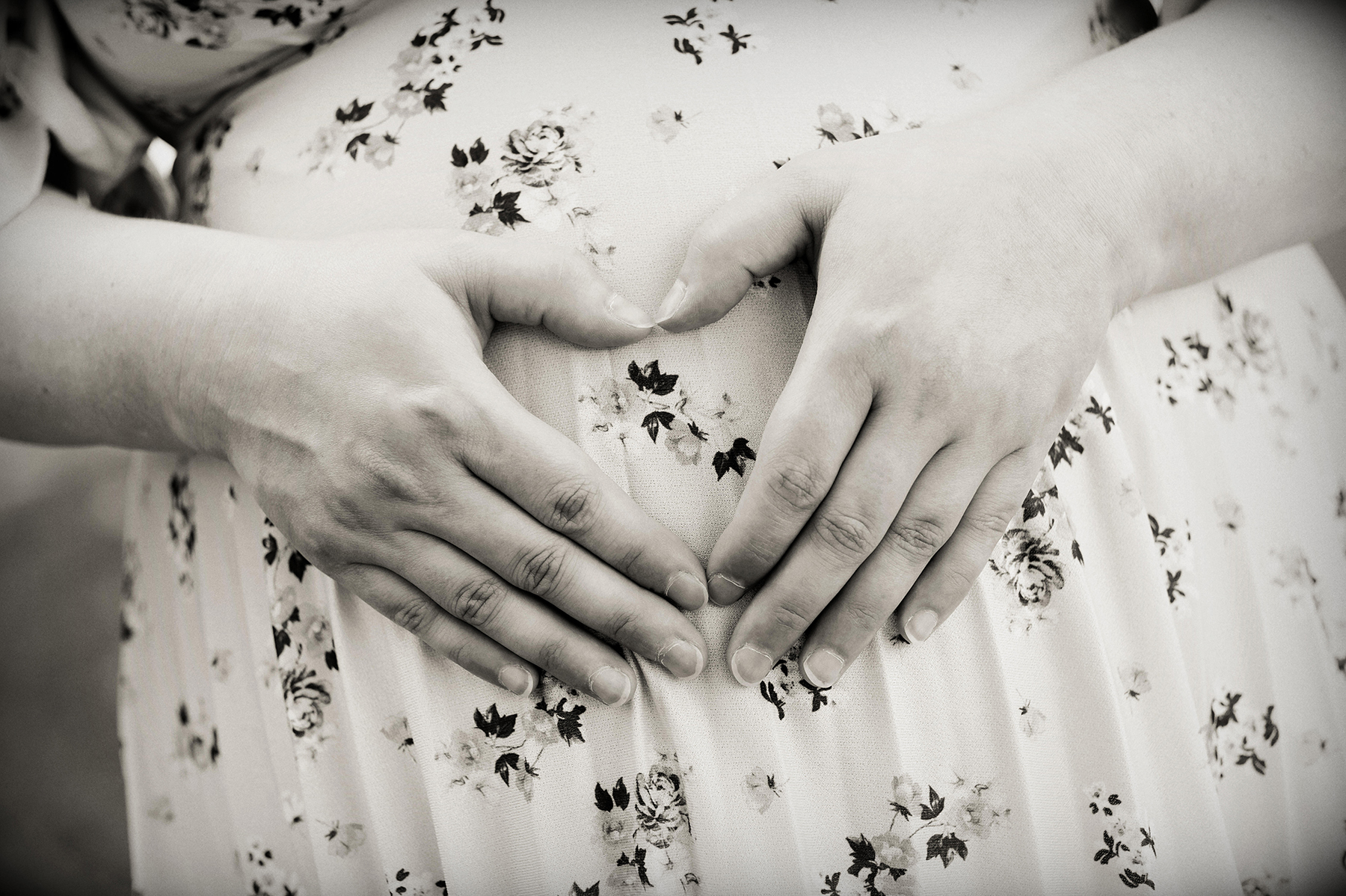 Prenatal photos wth expectant parents