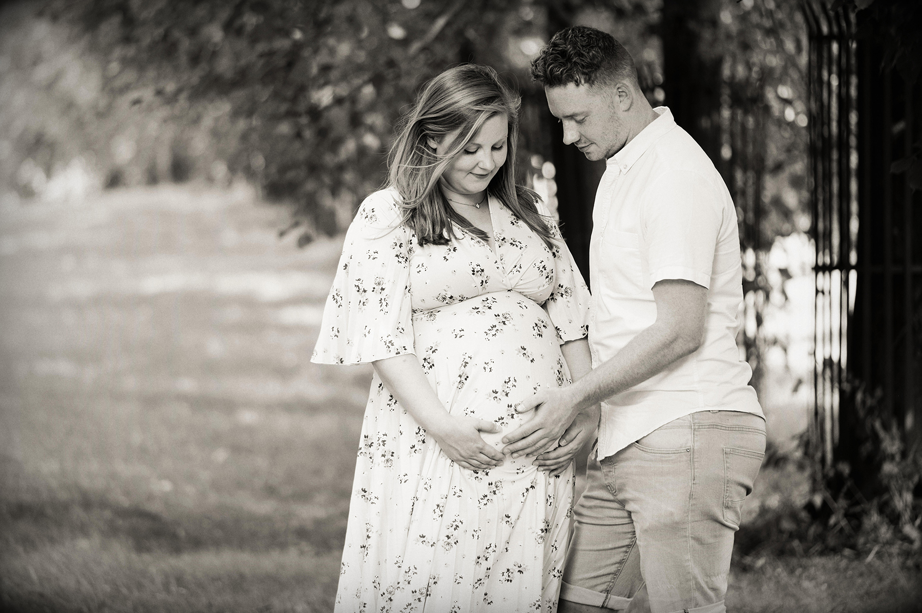 Prenatal photos wth expectant parents