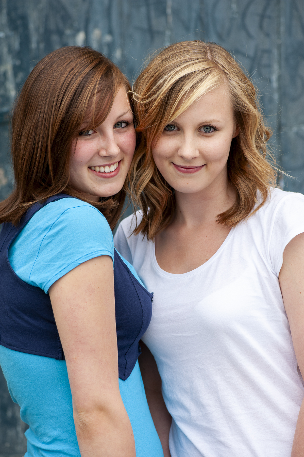 Lifestyle daylight portraits of teenagers on location