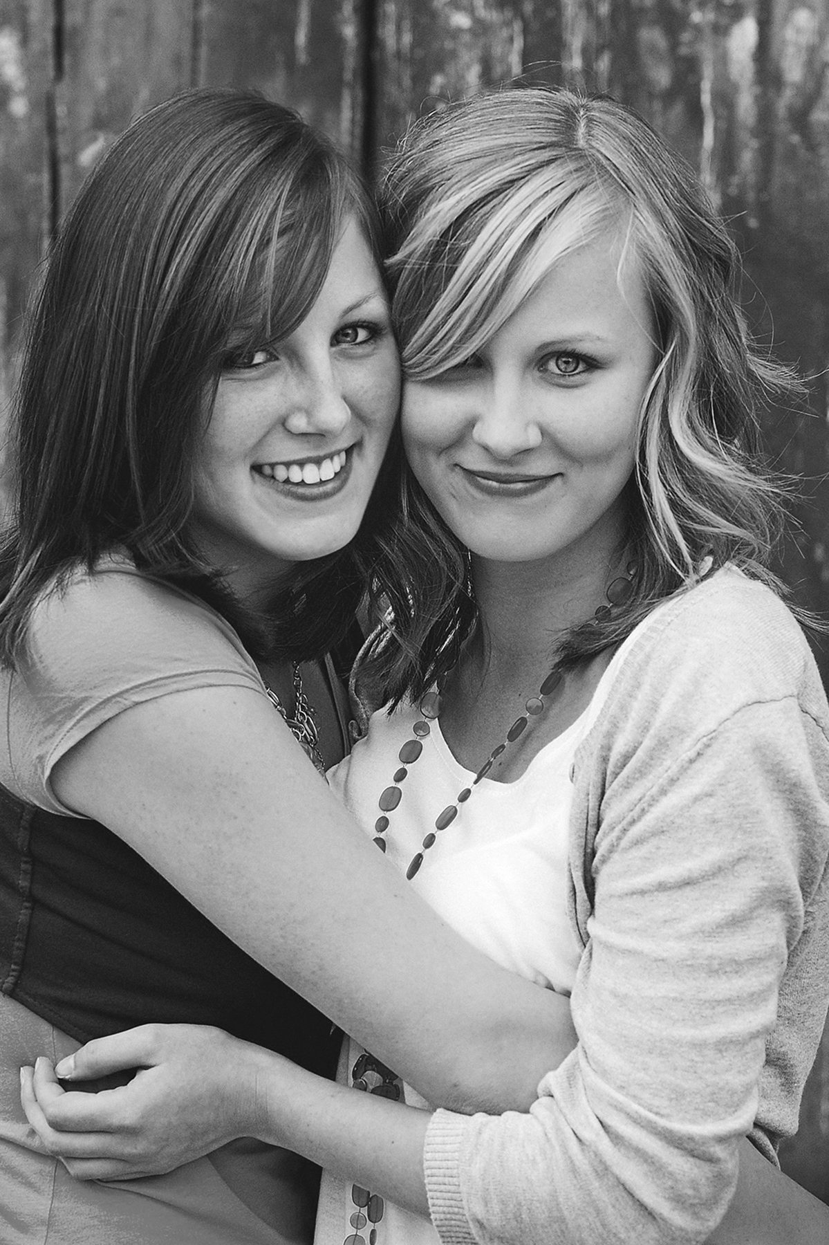 Lifestyle daylight portraits of teenagers on location - black & white