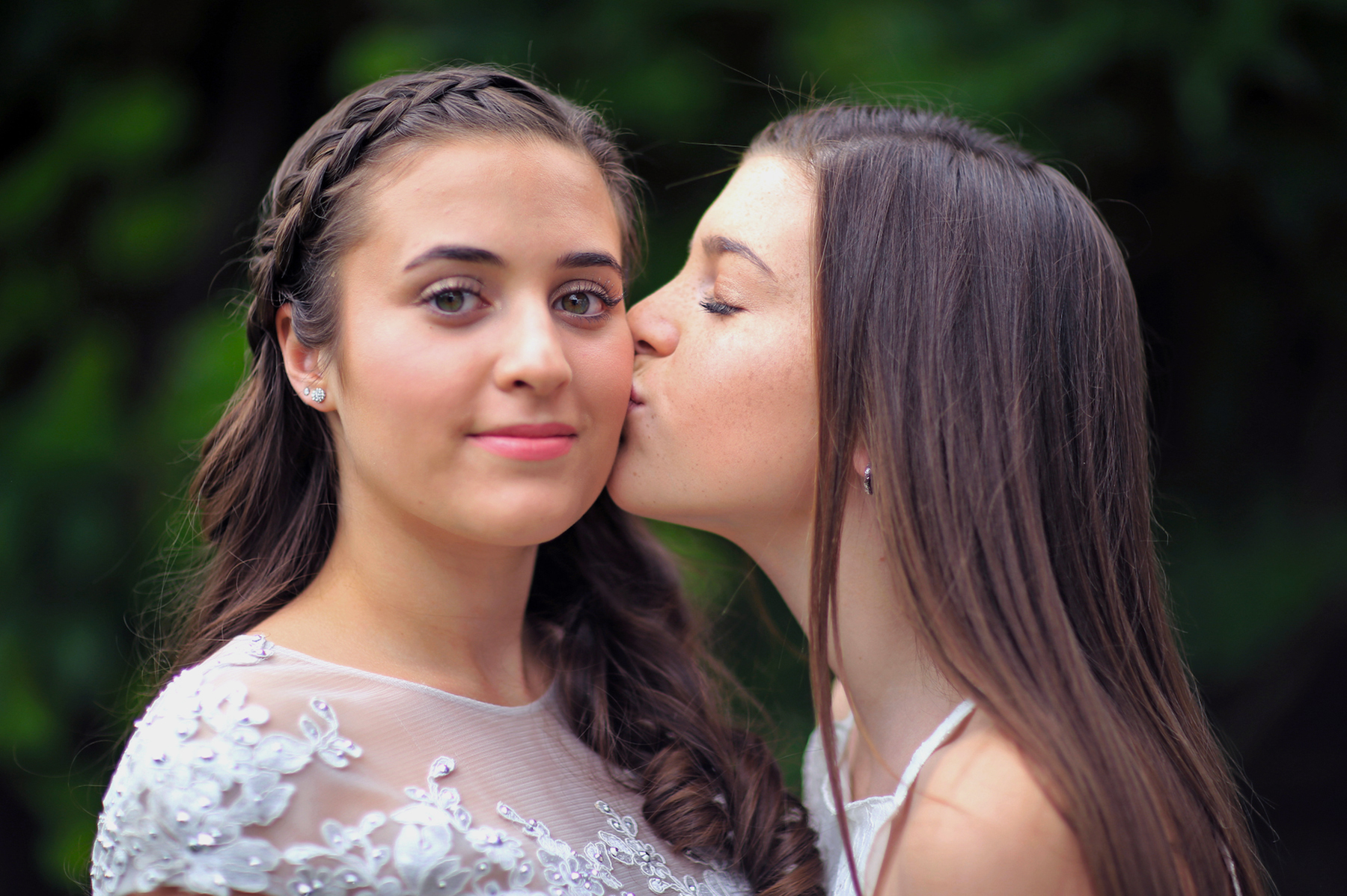 Portrait of sisters on Prom Day