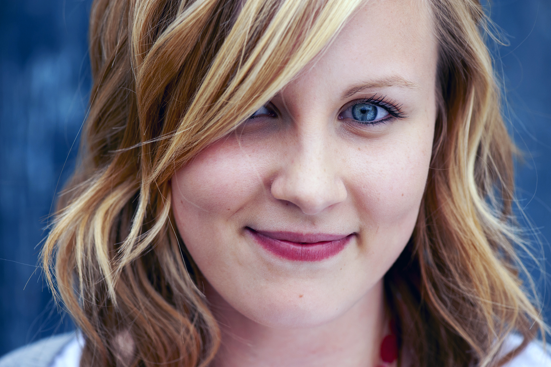 Lifestyle portraits of teenagers on location. Cool high-key effect